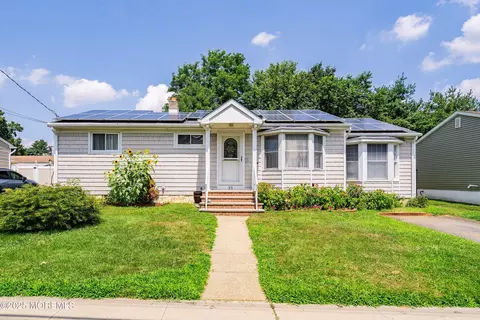 55 Helen Ave, Freehold, NJ 07728