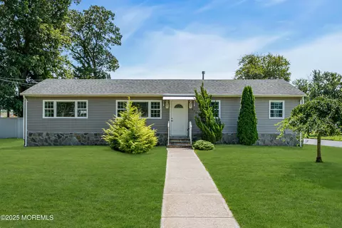 325 Yorktown Dr, Forked River, NJ 08731
