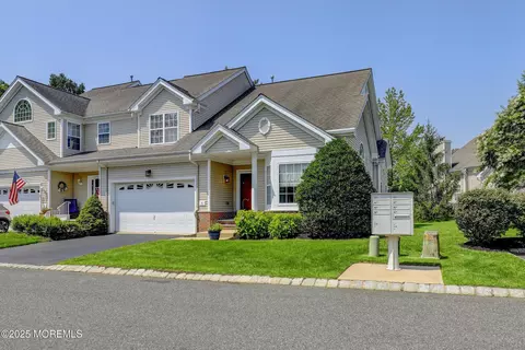 5 Waverly Ct, Eatontown, NJ 07724