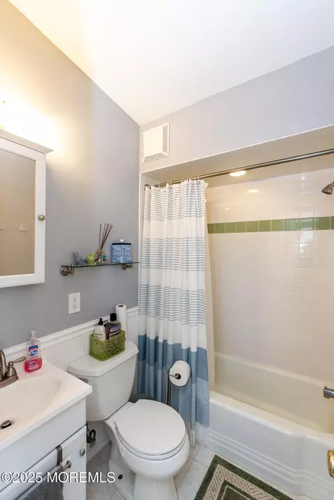 Bath - 1003 Capstan Dr, Forked River, NJ 08731 photo 1 of 5