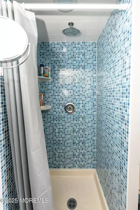 Bath - 1003 Capstan Dr, Forked River, NJ 08731 photo 4 of 5