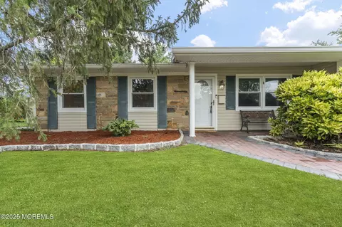 41 Grand Blvd, Monroe, NJ 08831
