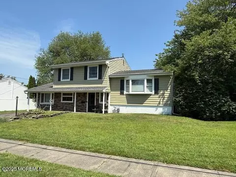 65 Creighton Cir, Old Bridge, NJ 08857
