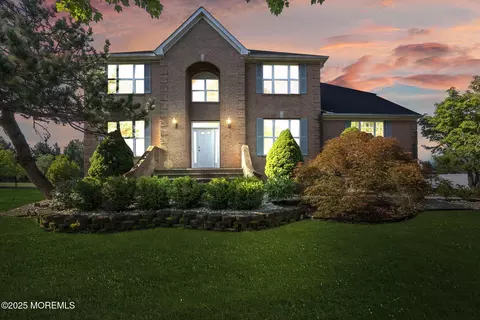 68 Stevenson Dr, Marlboro, NJ 07746