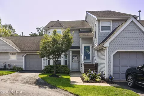 39 Poplar Pl, Freehold, NJ 07728