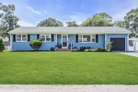 203 Walnut Dr, Lanoka Harbor, NJ 08734