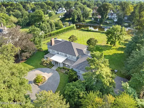 8 Buttonwood Ln, Rumson, NJ 07760