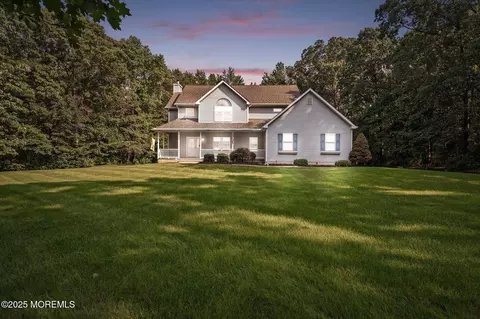 90 Sanders Ln, Cream Ridge, NJ 08514