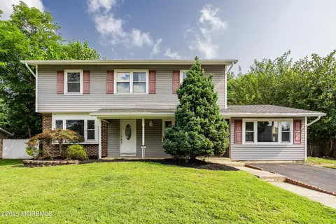 13 Rhode Island Dr, Jackson, NJ 08527