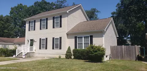 607 Maple St, Lakehurst, NJ 08733