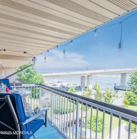 30 Portland Rd #B14, Highlands, NJ 07732