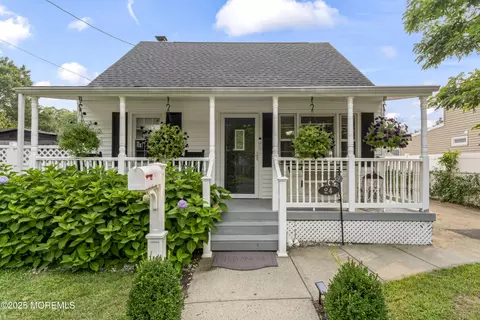 24 Woody Ter, Keansburg, NJ 07734