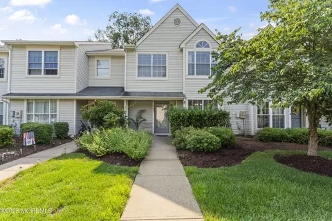 489 Cottonwood Ct, Howell, NJ 07731