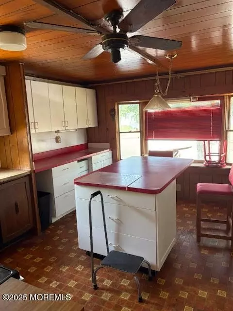 10 Pigeon Ct, Whiting, NJ 08759