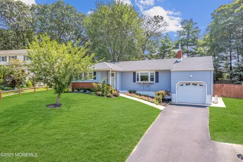 493 Kingsley Ct, Toms River, NJ 08753