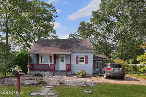 2225 2nd Ave, Toms River, NJ 08753