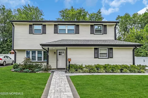 11 Mallard St, Hazlet, NJ 07730