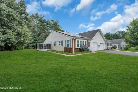 1 Winthrop Pl # A, Manchester, NJ 08759