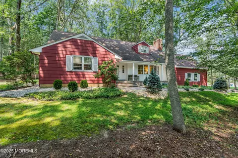 20 Squire Ter, Colts Neck, NJ 07722
