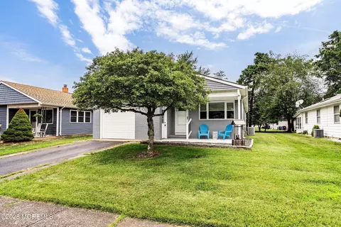 260 Costa Mesa Dr, Toms River, NJ 08757