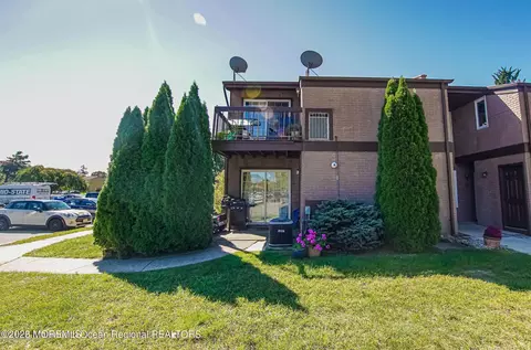 31 Northrup Dr #20, Brick, NJ 08724