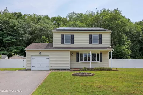499 Laurelwood Dr, Lanoka Harbor, NJ 08734