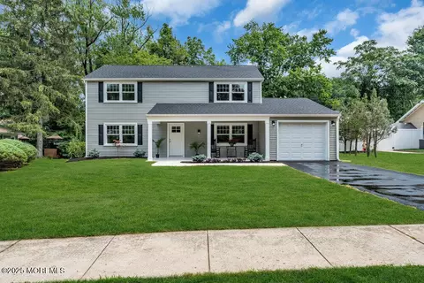 8 Imperia Pl, Aberdeen, NJ 07747