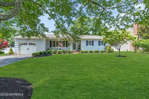 1800 Melville St, Oakhurst, NJ 07755