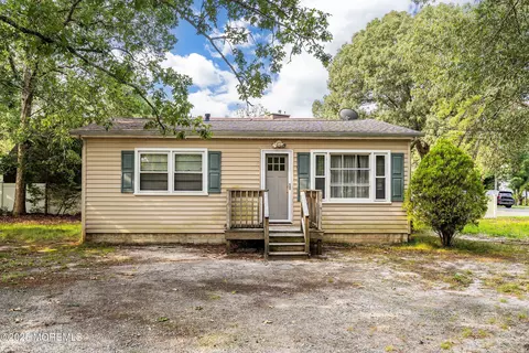 1215 Cypress Pl, Forked River, NJ 08731