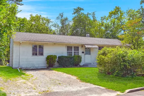 95 Belmont Dr, Toms River, NJ 08757