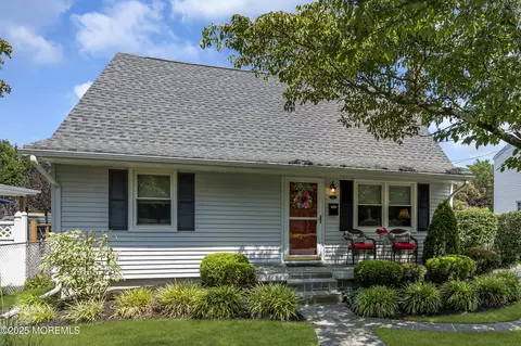 159 Davis Ln, Red Bank, NJ 07701