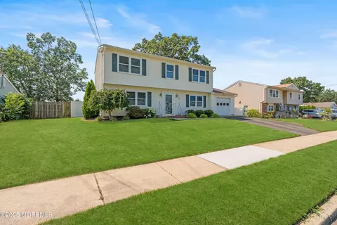 55 Newtons Corner Rd, Howell, NJ 07731