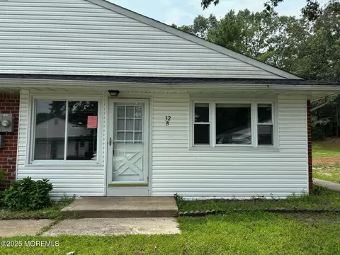 32 Crocus Ln #B, Whiting, NJ 08759
