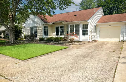1047 Buckingham Dr # A, Manchester, NJ 08759