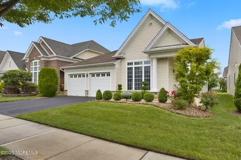25 Copernicus Ct, Cranbury, NJ 08512