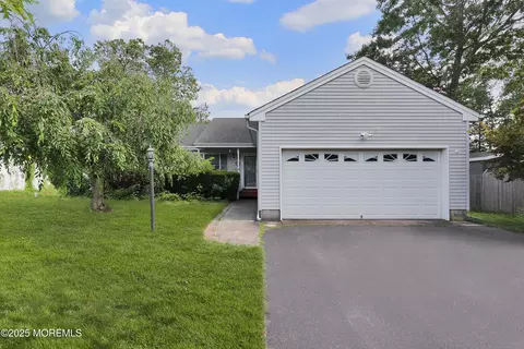 121 Reel Ave, Manahawkin, NJ 08050