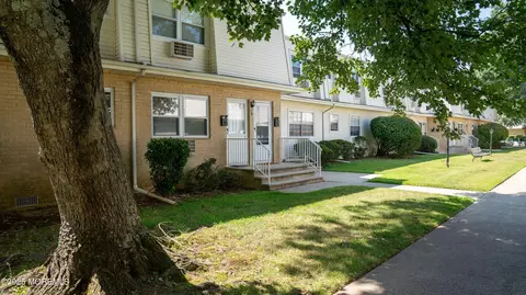57 White St #D, Eatontown, NJ 07724