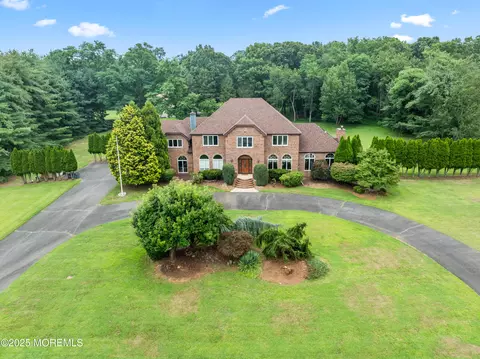 6 Peachtree Ln, Manalapan, NJ 07726
