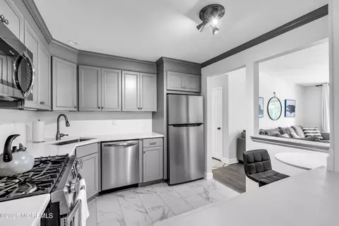 16 Willow Ct, Hamilton, NJ 08619
