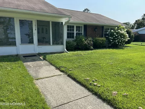 1183 Clydebank Ct # B, Lakewood, NJ 08701