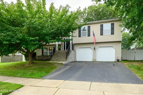 18 Fella St, Howell, NJ 07731