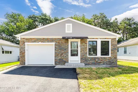 26 Buena Visa Dr, Toms River, NJ 08757