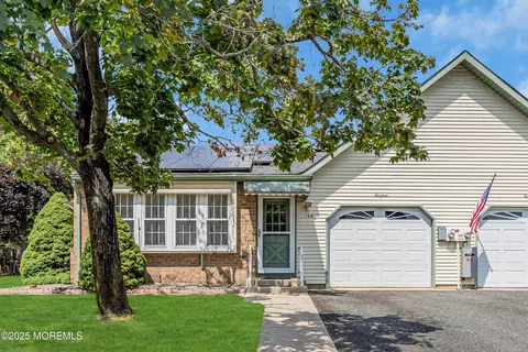14 Penwood Dr #A, Whiting, NJ 08759