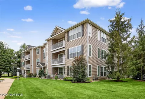 702 Saint Andrews Pl, Manalapan, NJ 07726
