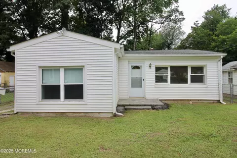33 Weaverville Rd, Freehold, NJ 07728
