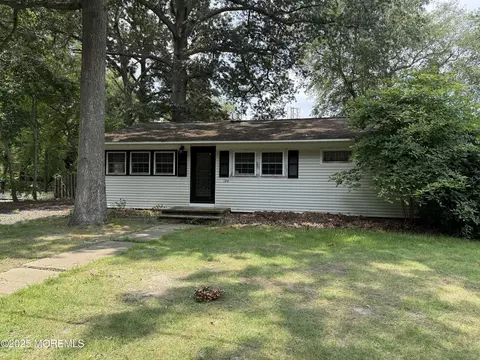 144 Red Bank Ave, Bayville, NJ 08721