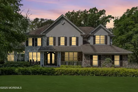 50 Beacon Hill Rd, Morganville, NJ 07751