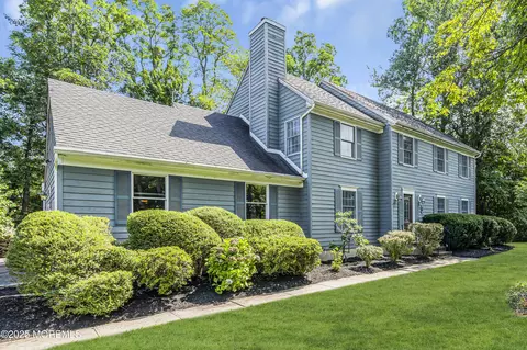 3 Harvest Ln, Tinton Falls, NJ 07724