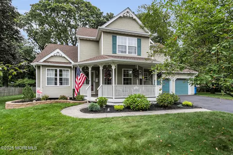 20 E Scarlet Oak Ct, Jackson, NJ 08527