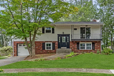 13 Burdge Dr, Howell, NJ 07731